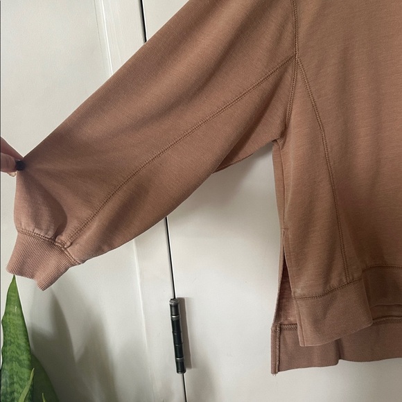 Z SUPPLY | Modern Weekender Tan Crewneck Oversized Sweater - Picture 4 of 14